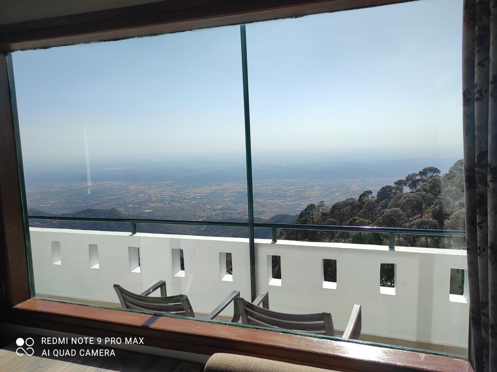 Experience the Best Hill View Stay in Kasauli - Photo 1