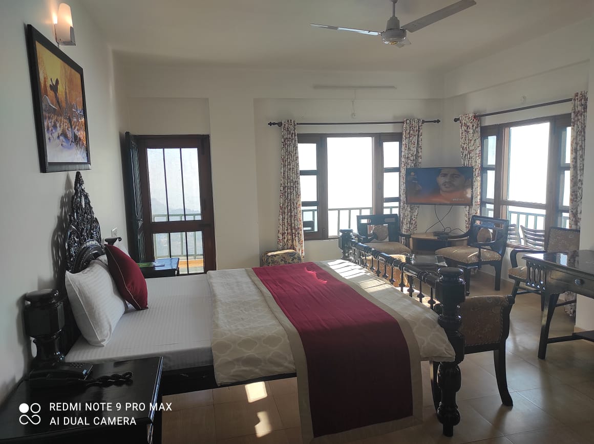 Experience the Best Hill View Stay in Kasauli - Photo 2