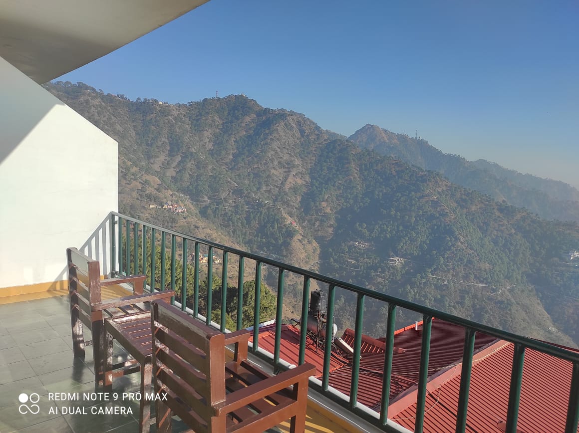 Experience the Best Hill View Stay in Kasauli - Photo 3